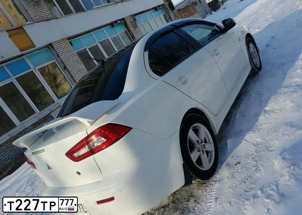 Фото автомобиля MITSUBISHI LANCER, 2008 — госномер Т227ТР777. Цвет: Белый