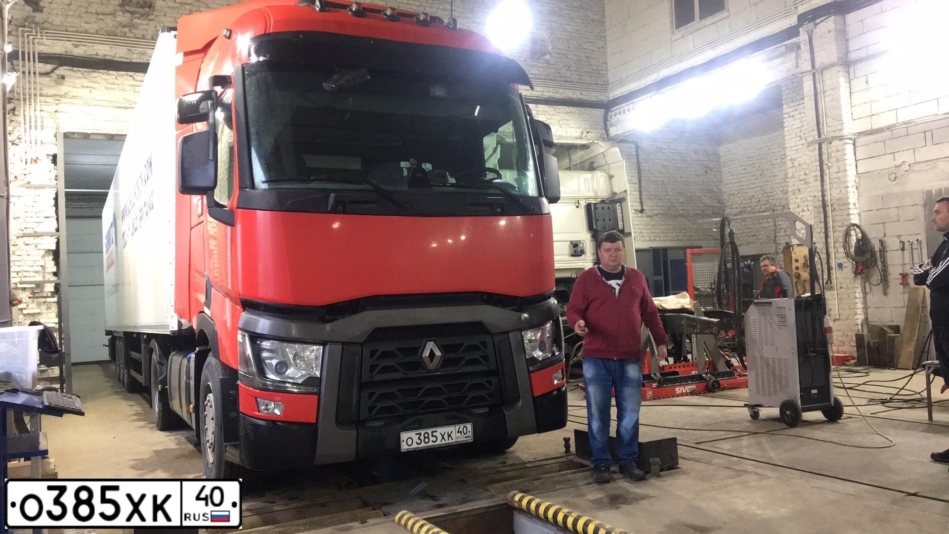 Фото автомобиля RENAULT T-SERIE, 2020 — госномер О385ХК40. Цвет: Красный
