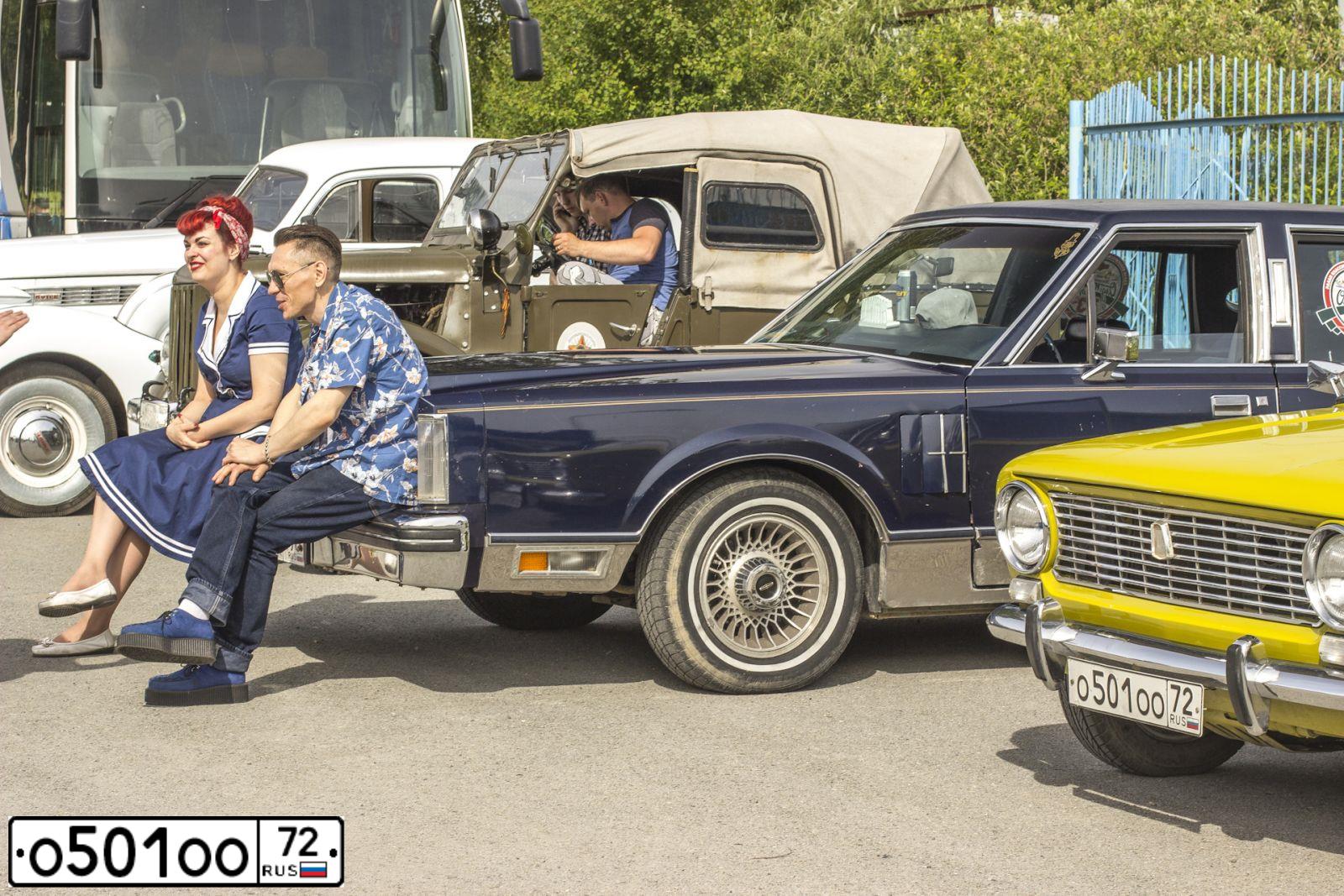 Фото автомобиля MERCEDES C-KLASSE, 2009 — госномер Р259УВ72. Цвет: ЧЕРНЫЙ