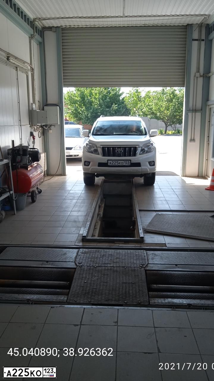 Фото автомобиля TOYOTA LANDCRUISER, 2012 — госномер А225КО123. Цвет: БЕЛЫЙ