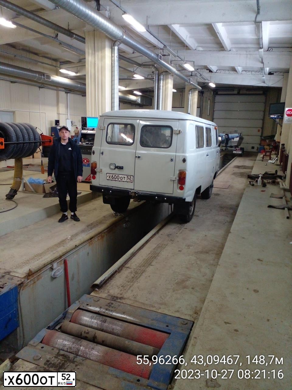 Фото автомобиля UAZ 3741, 2008 — госномер Х600ОТ52. Цвет: Серый