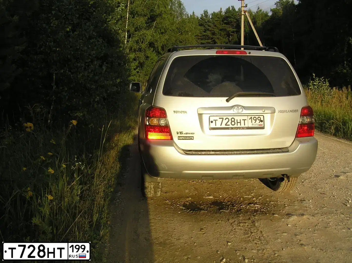 Фото автомобиля TOYOTA HIGHLANDER, 2005 — госномер О756РВ198. Цвет: СЕРЕБРИСТЫЙ