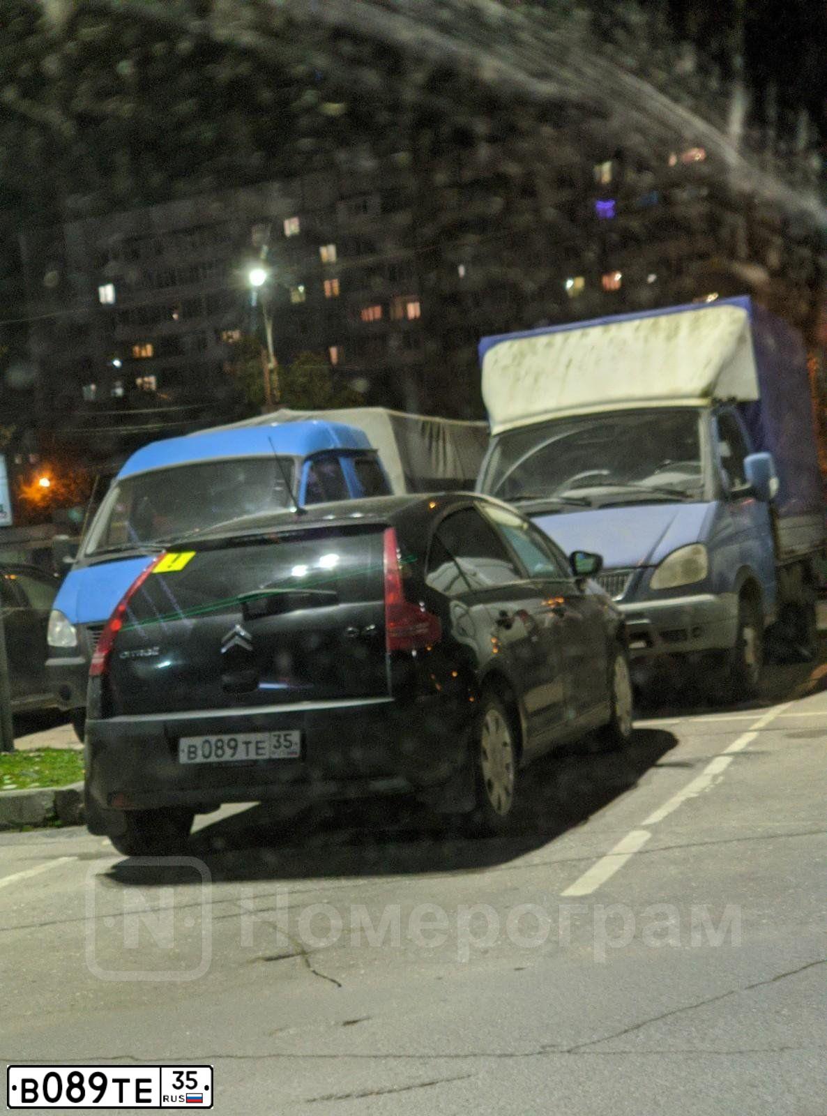 Фото автомобиля CITROEN C4, 2010 — госномер В089ТЕ35. Цвет: ЧЕРНЫЙ