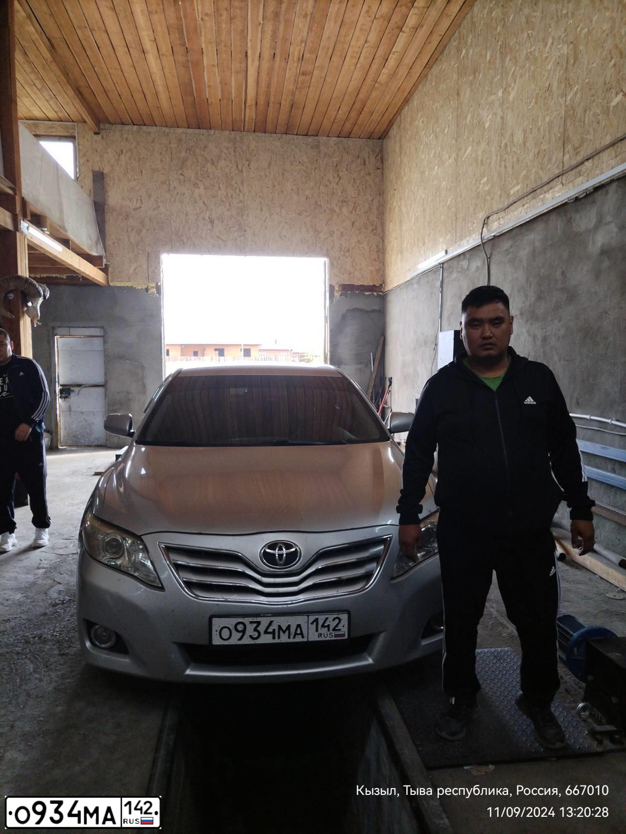 Фото автомобиля TOYOTA CAMRY, 2007 — госномер О934МА142. Цвет: СЕРЕБРИСТЫЙ