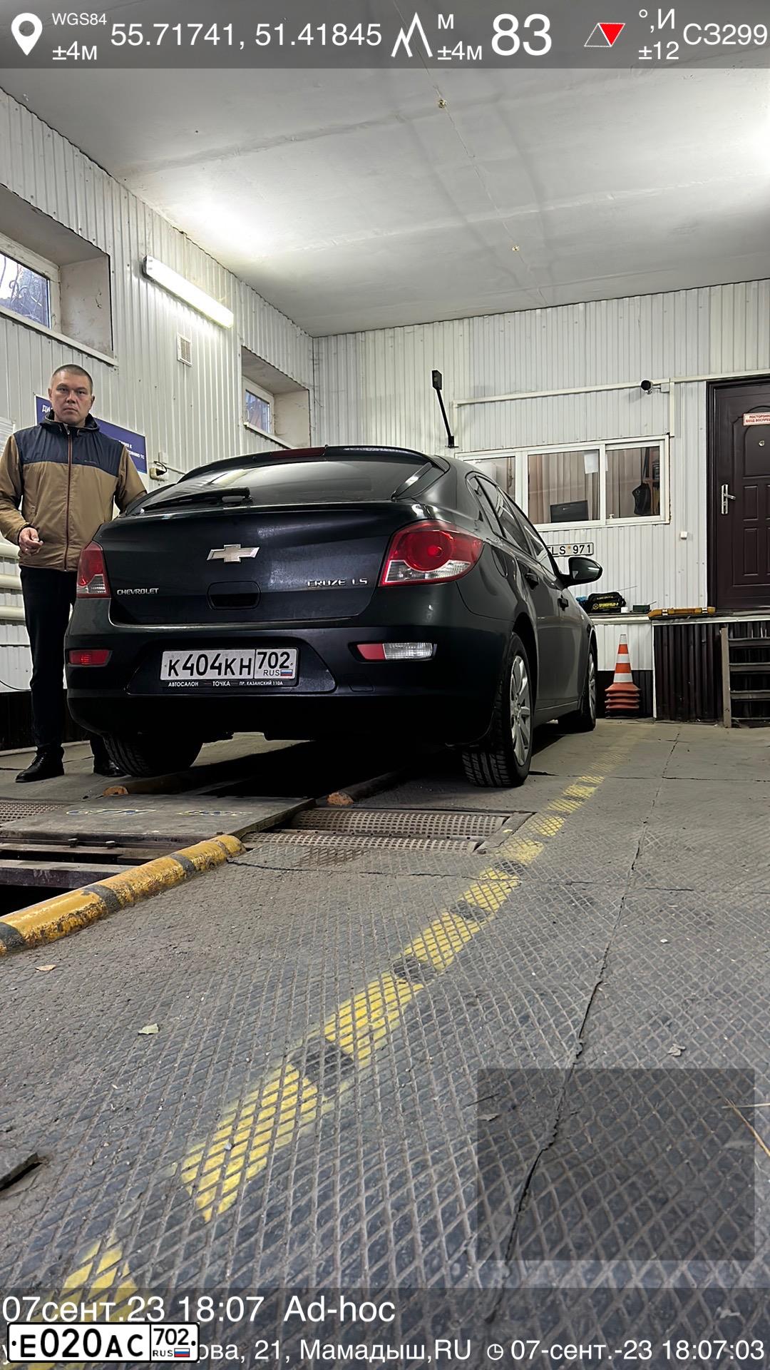Фото автомобиля CHEVROLET CRUZE, 2012 — госномер Е020АС702. Цвет: ЧЕРНЫЙ МЕТАЛЛИК