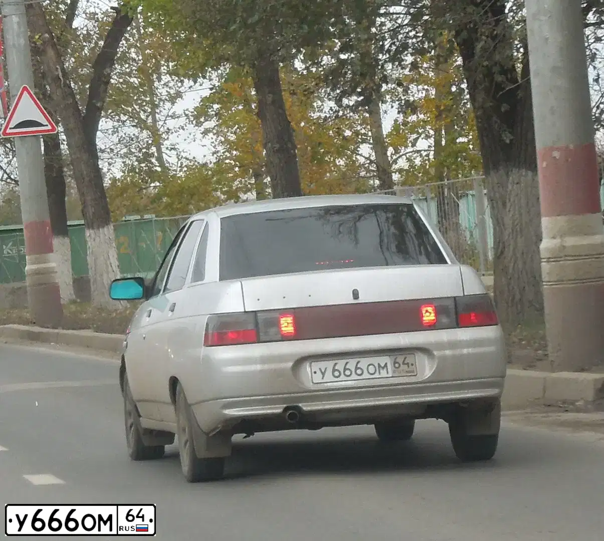 Фото автомобиля LADA 2114 SAMARA, 2005 — госномер Х239КВ64. Цвет: ГРАФИТОВЫЙ МЕТАЛЛИК