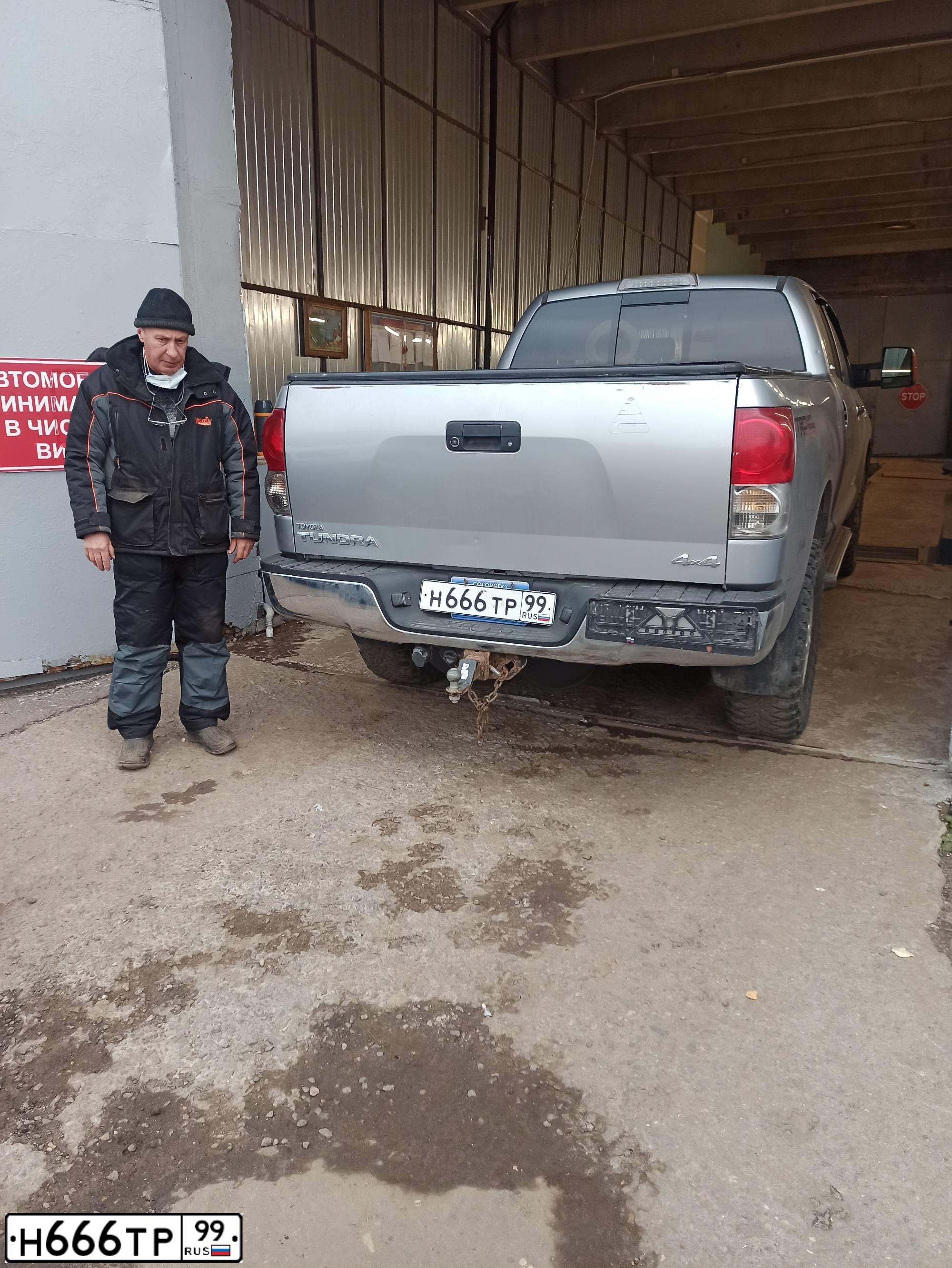 Фото автомобиля TOYOTA TUNDRA, 2007 — госномер Н666ТР99. Цвет: СЕРЫЙ