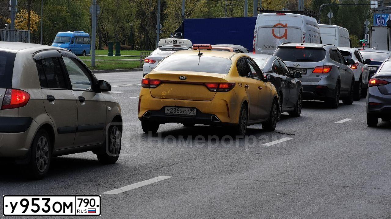 Фото автомобиля BMW X1, 2012 — госномер У953ОМ790. Цвет: синий
