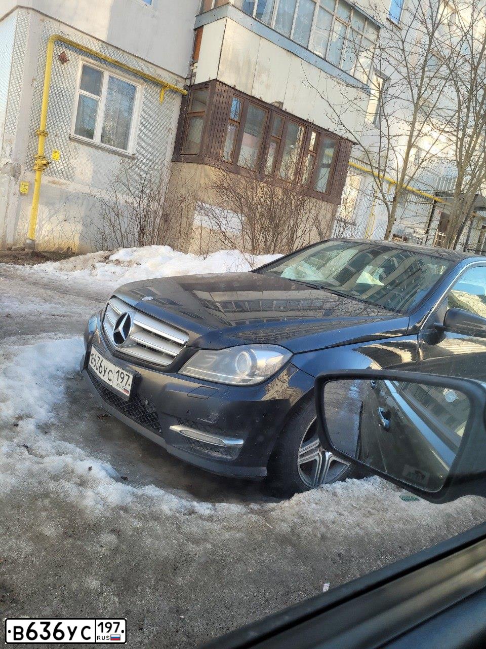 Фото автомобиля MERCEDES C-KLASSE, 2012 — госномер В636УС197. Цвет: ЧЕРНЫЙ