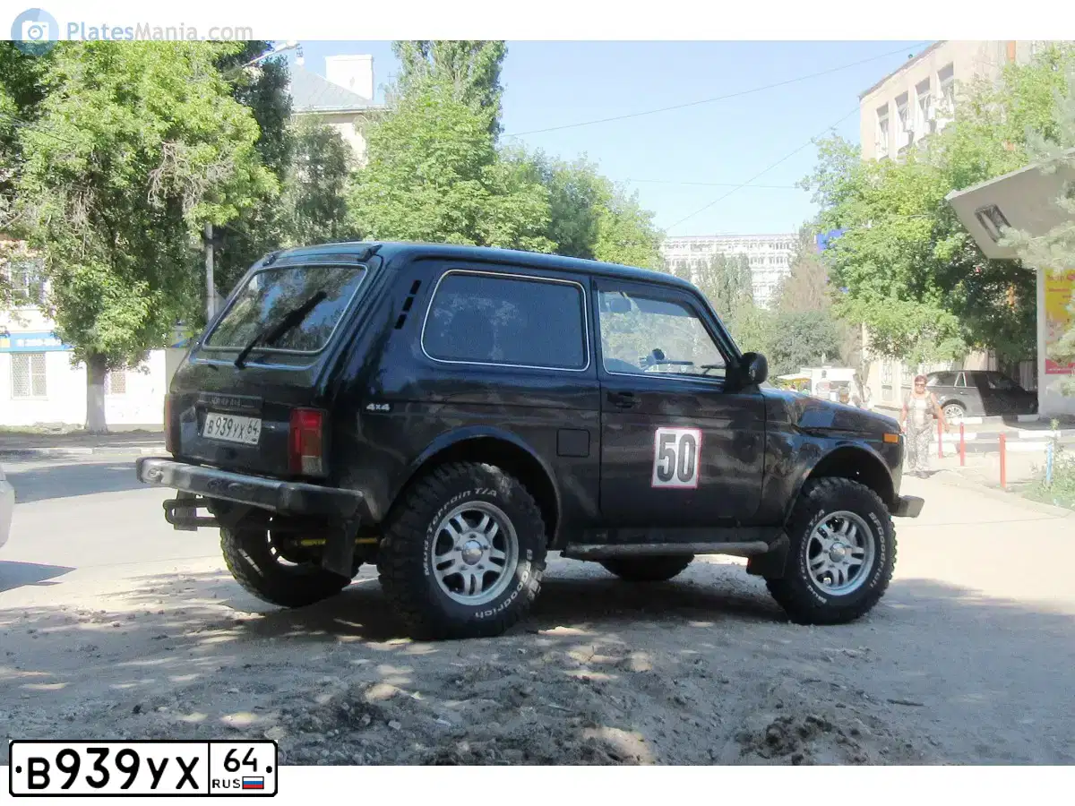 Фото автомобиля LADA 2121 NIVA, 2012 — госномер В939УХ64. Цвет: ТЕМНО ЗЕЛЕНЫЙ