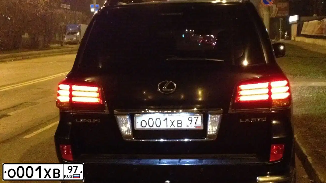 Фото автомобиля LEXUS LX, 2005 — госномер О001ХВ97. Цвет: ЧЕРНЫЙ