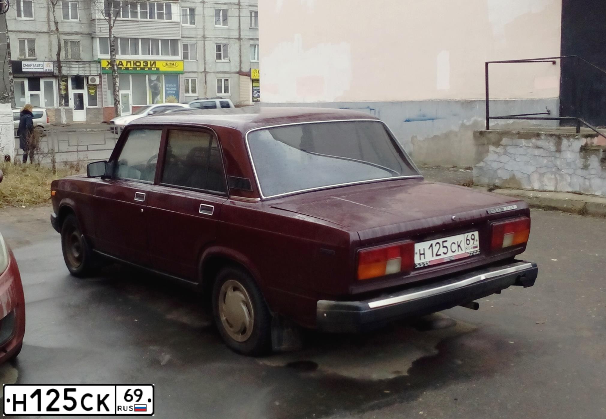 Фото автомобиля LADA 2105 LADA, 2005 — госномер К166НЕ199. Цвет: ВИШНЕВЫЙ ТЕМНЫЙ