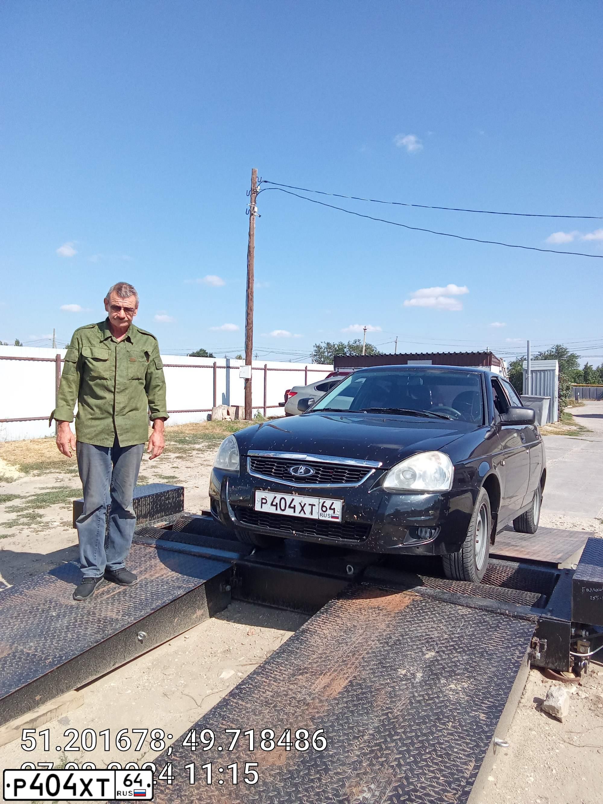 Фото автомобиля LADA 2170 PRIORA, 2009 — госномер Р404ХТ64. Цвет: ТЕМНО- ЗЕЛЕНЫЙ
