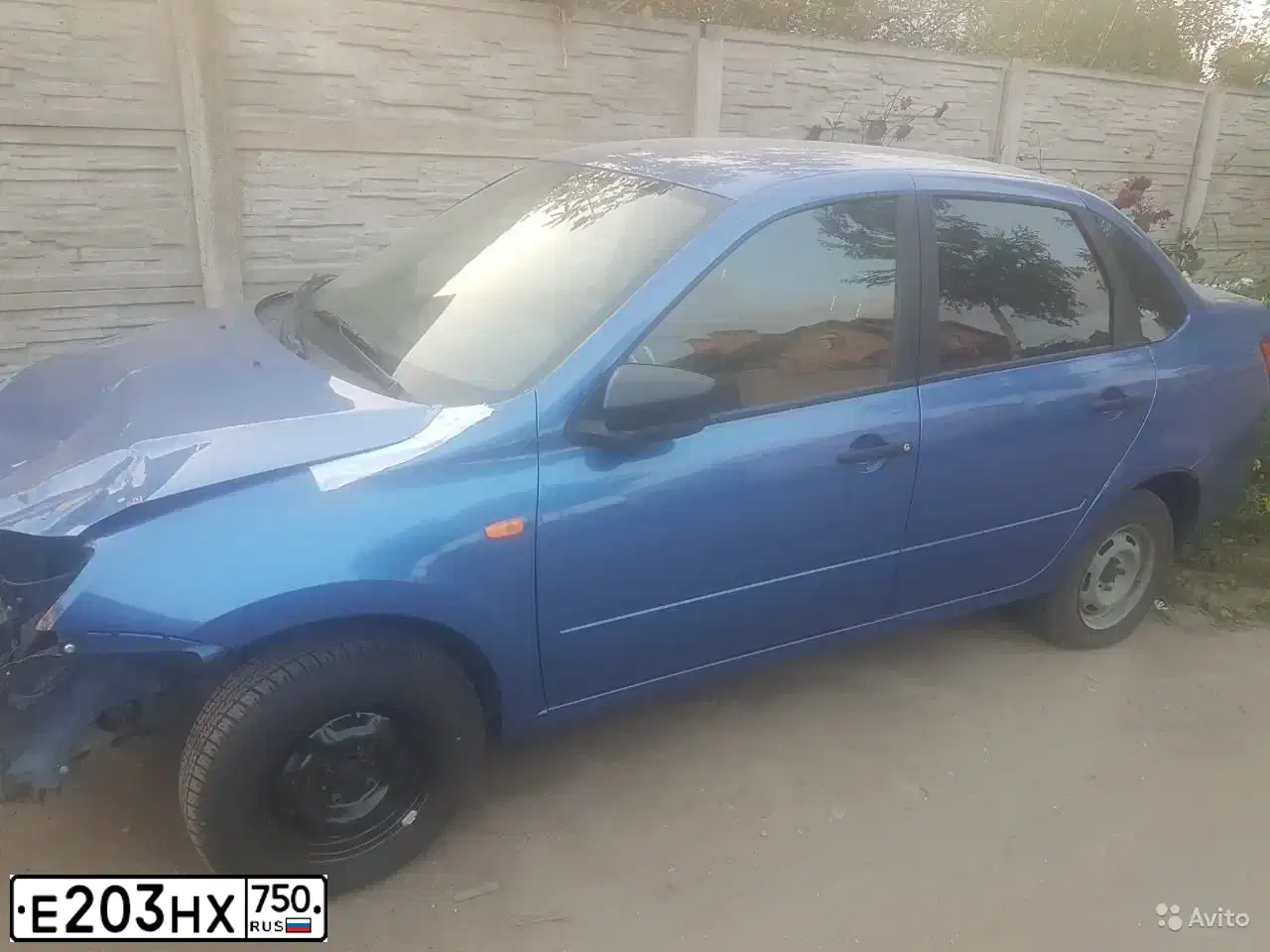 Фото автомобиля LADA 2190 GRANTA, 2016 — госномер О739УР31. Цвет: ЯРКО-СИНИЙ