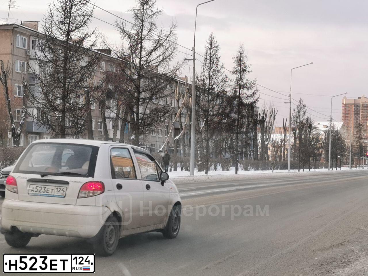 Фото автомобиля BMW SERIE 3, 2008 — госномер Х904ЕХ124. Цвет: ЧЕРНЫЙ
