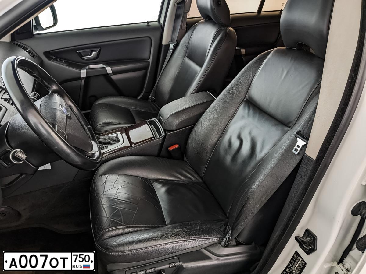 Фото автомобиля TOYOTA LAND CRUISER, 2018 — госномер А751КУ172. Цвет: Белый