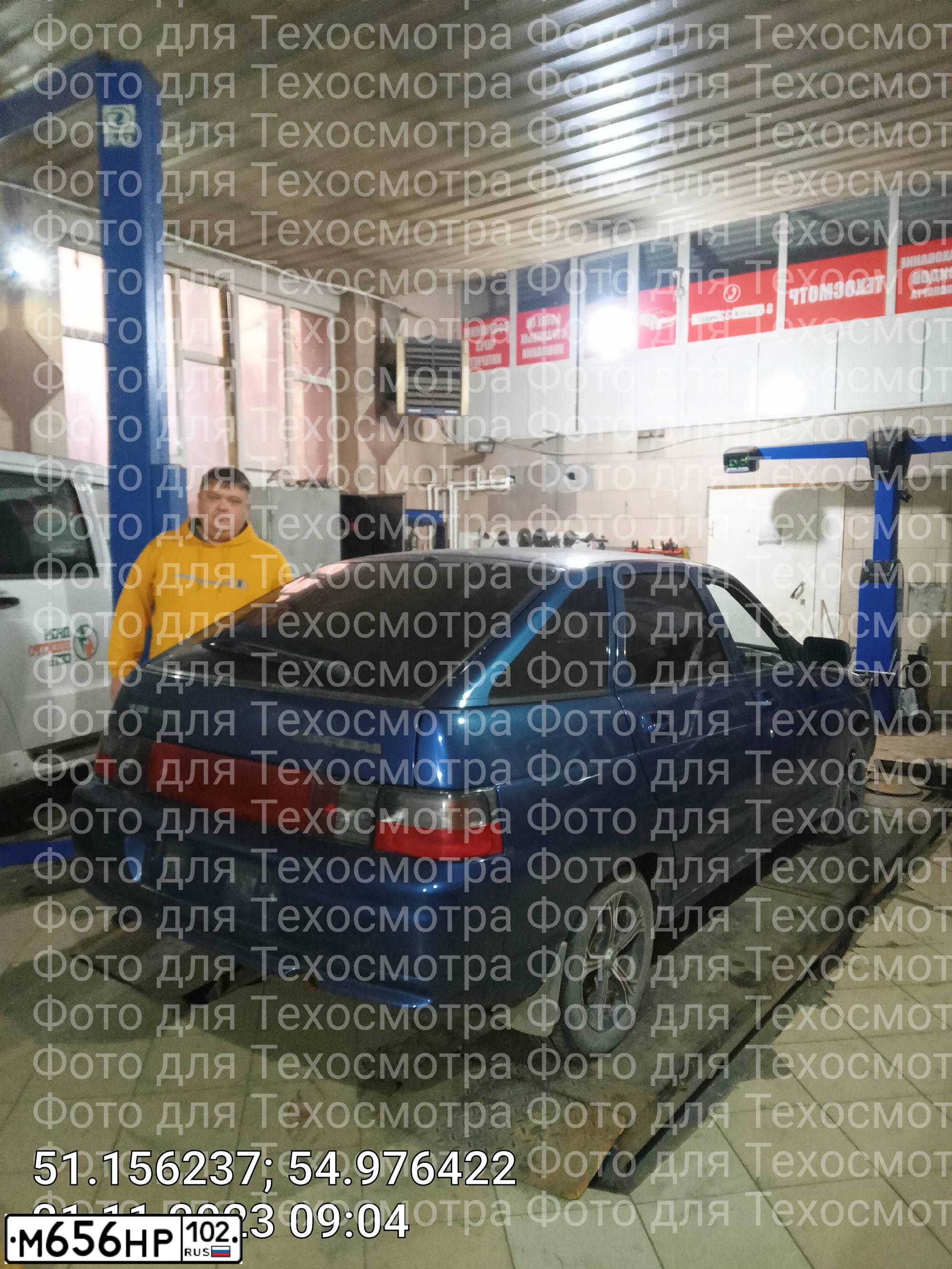 Фото автомобиля LADA 2112, 2005 — госномер Е519АН156
