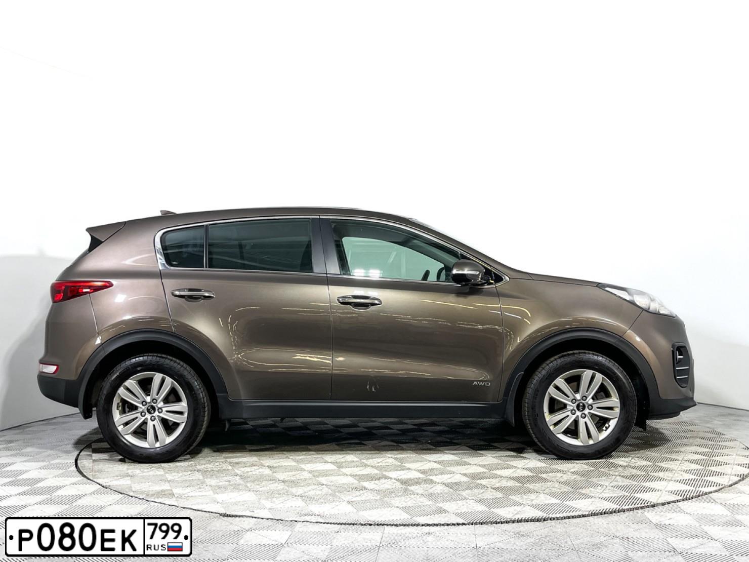 Фото автомобиля KIA SPORTAGE, 2017 — госномер Т004АУ250. Цвет: Коричневый
