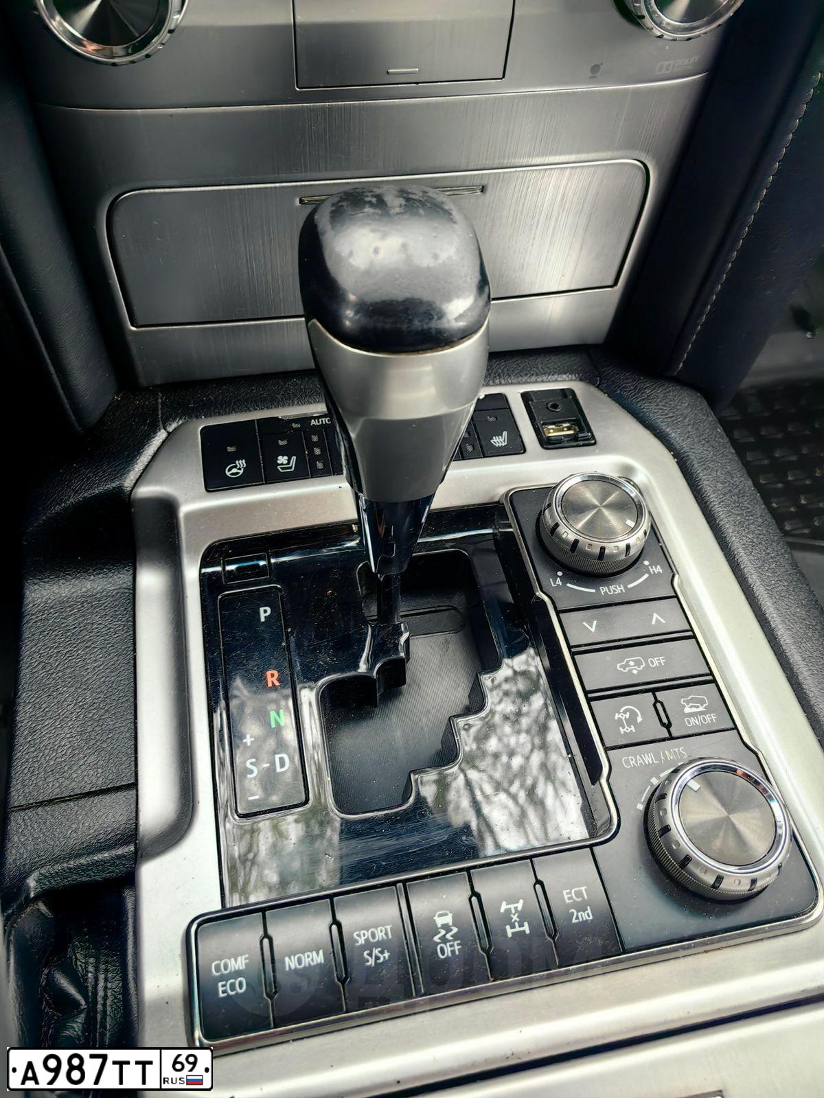 Фото автомобиля TOYOTA LANDCRUISER 200, 2016 — госномер У505СР69. Цвет: Белый