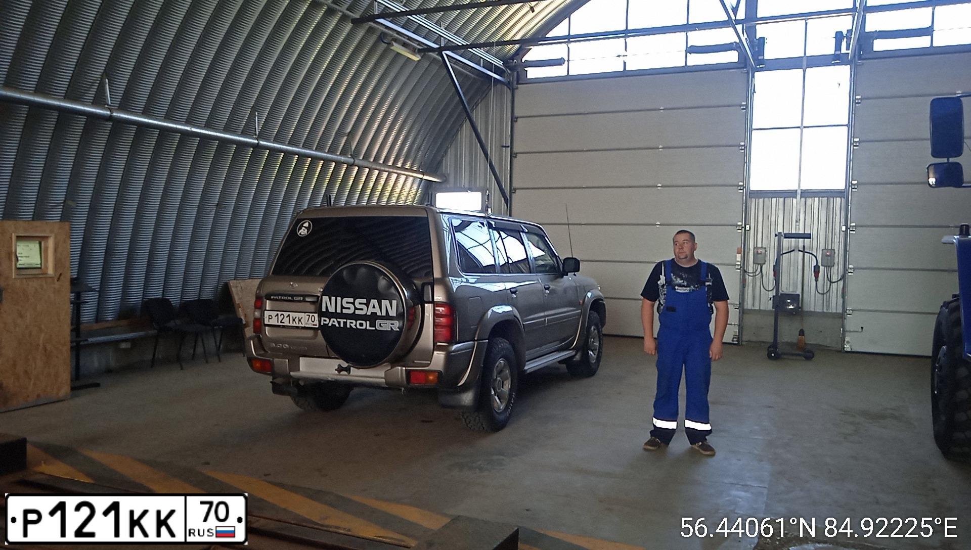 Фото автомобиля NISSAN PATROL, 2001 — госномер О570ОО42. Цвет: СЕРЫЙ