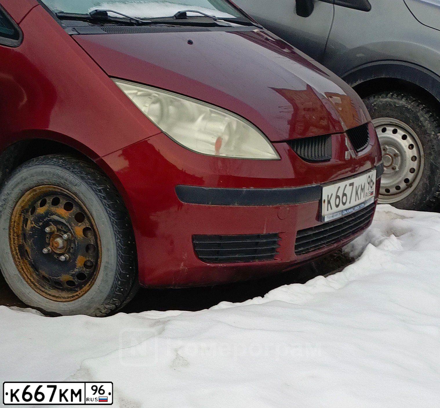 Фото автомобиля MITSUBISHI COLT, 2005 — госномер К667КМ96. Цвет: ТЕМНО КРАСНЫЙ