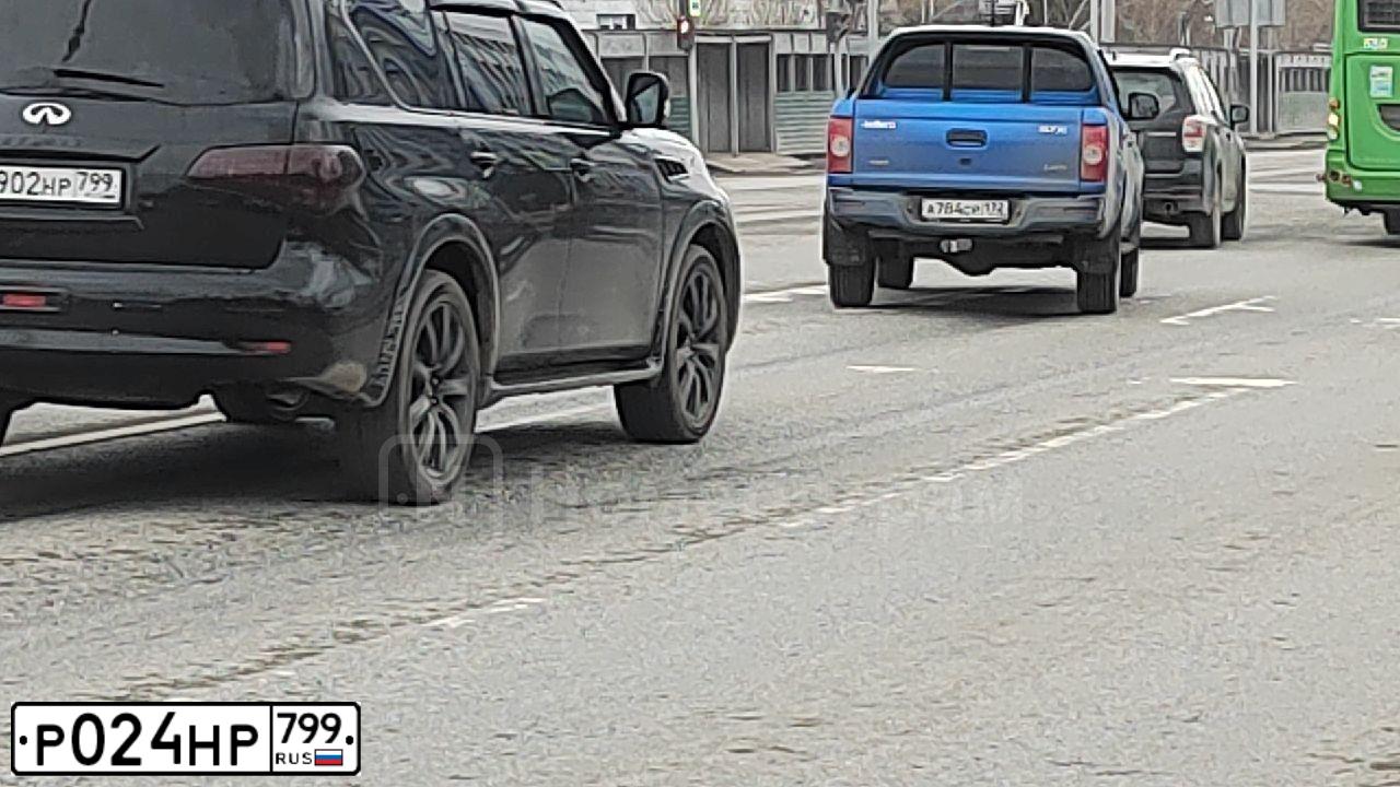 Фото автомобиля GEELY ATLAS, 2018 — госномер А512ЕМ790. Цвет: БЕЛЫЙ