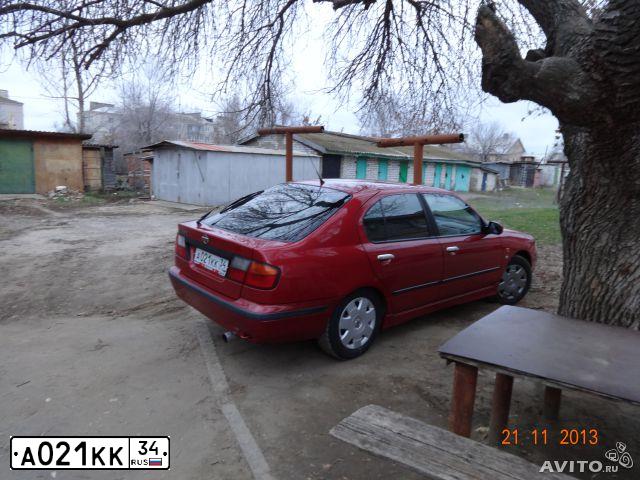 Фото автомобиля NISSAN PRIMERA, 1999 — госномер А021КК34. Цвет: ВИШНЕВЫЙ