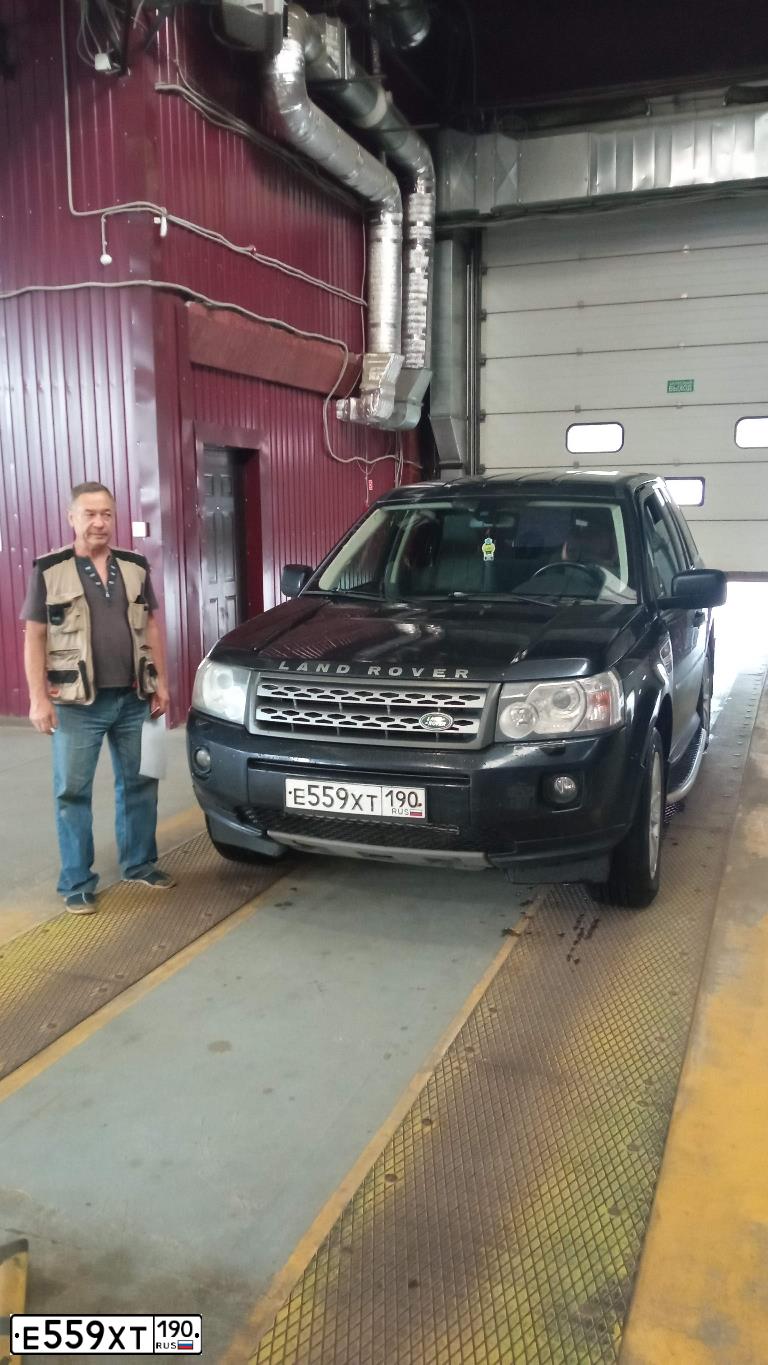 Фото автомобиля LANDROVER FREELANDER, 2011 — госномер Е559ХТ190. Цвет: ТЕМНО-СИНИЙ