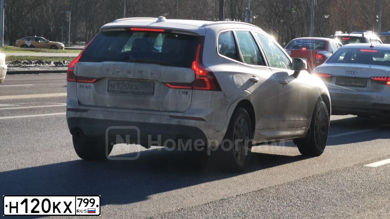 Фото автомобиля VOLVO XC60, 2018 — госномер С242КС977. Цвет: Белый