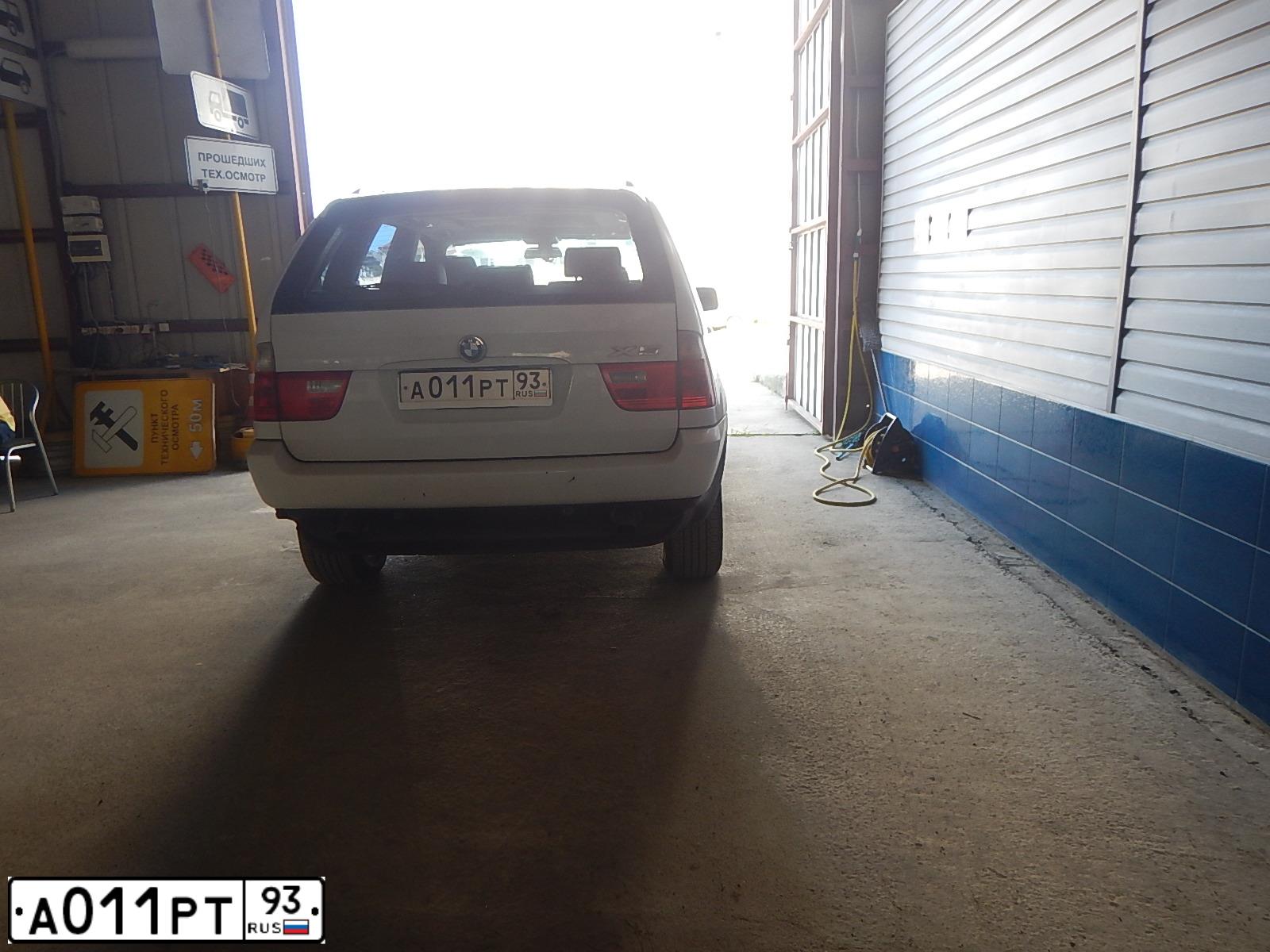 Фото автомобиля BMW X5, 2005 — госномер А011РТ93. Цвет: БЕЛЫЙ