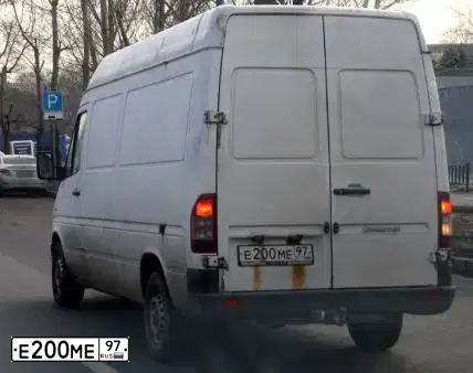 Фото автомобиля LANDROVER RANGE ROVER, 2007 — госномер Е178ВА199. Цвет: Темно-синий
