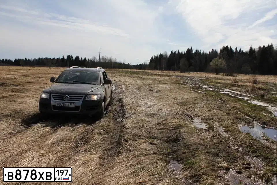 Фото автомобиля VOLKSWAGEN TOUAREG, 2008 — госномер В878ХВ197. Цвет: ЧЕРНЫЙ