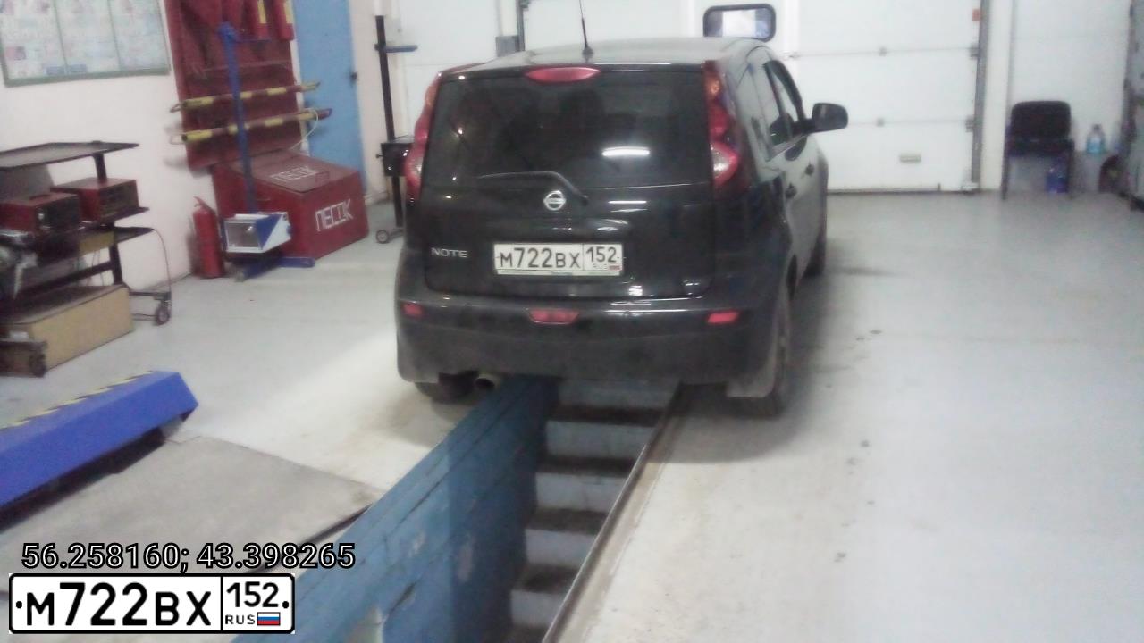 Фото автомобиля NISSAN NOTE, 2013 — госномер М722ВХ152. Цвет: ЧЕРНЫЙ