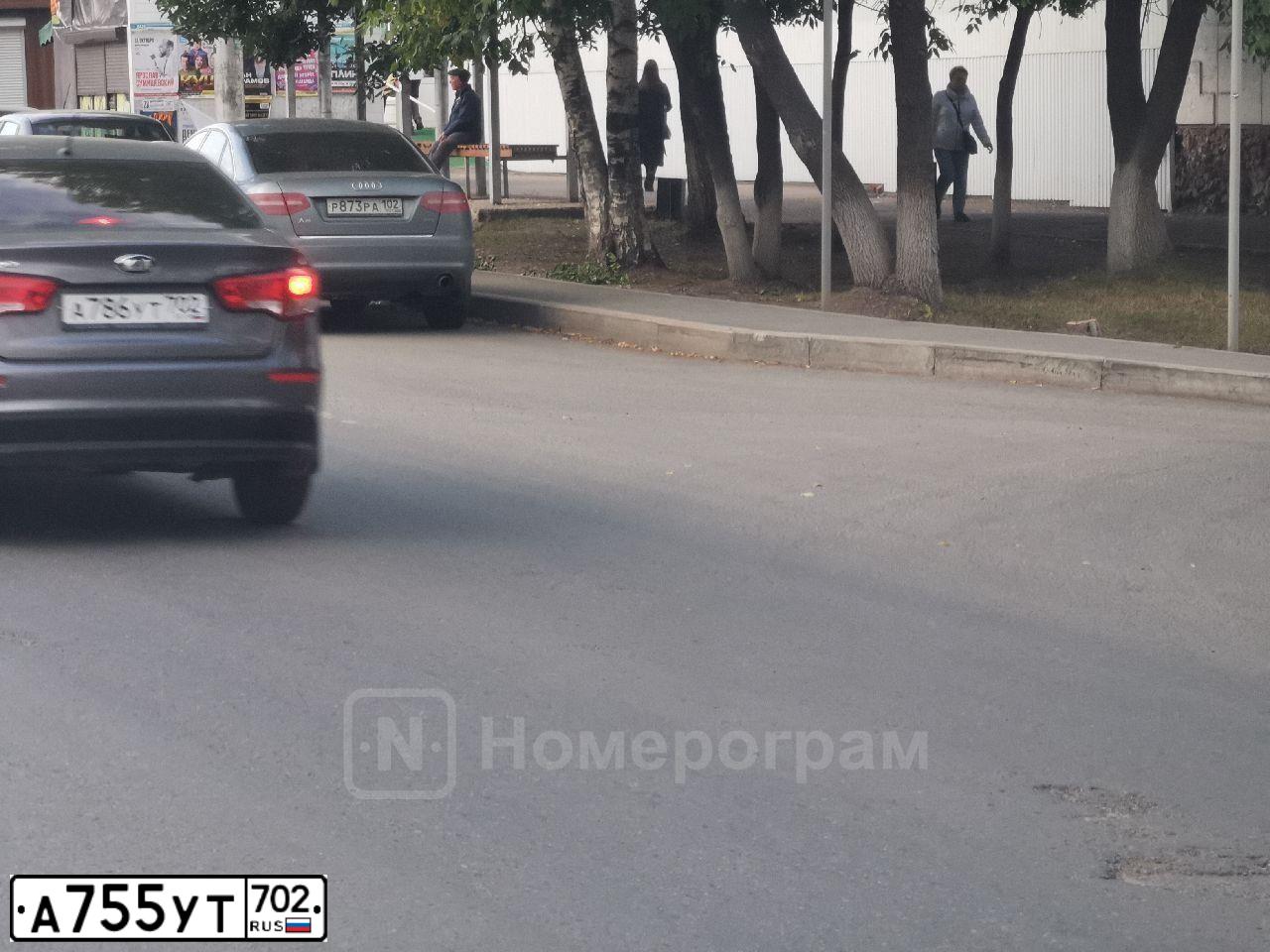Фото автомобиля MITSUBISHI OUTLANDER, 2020 — госномер А755УТ702. Цвет: СЕРЫЙ