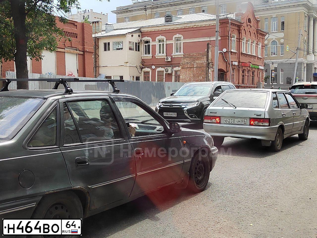 Фото автомобиля VOLKSWAGEN TOUAREG, 2012 — госномер В464ВВ164. Цвет: БЕЛЫЙ