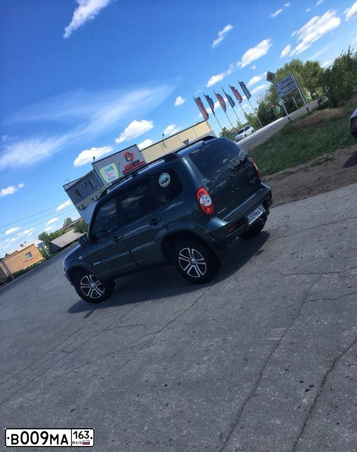 Фото автомобиля CHEVROLET NIVA, 2014 — госномер А288ОА763. Цвет: темный серо-зеленый металлик