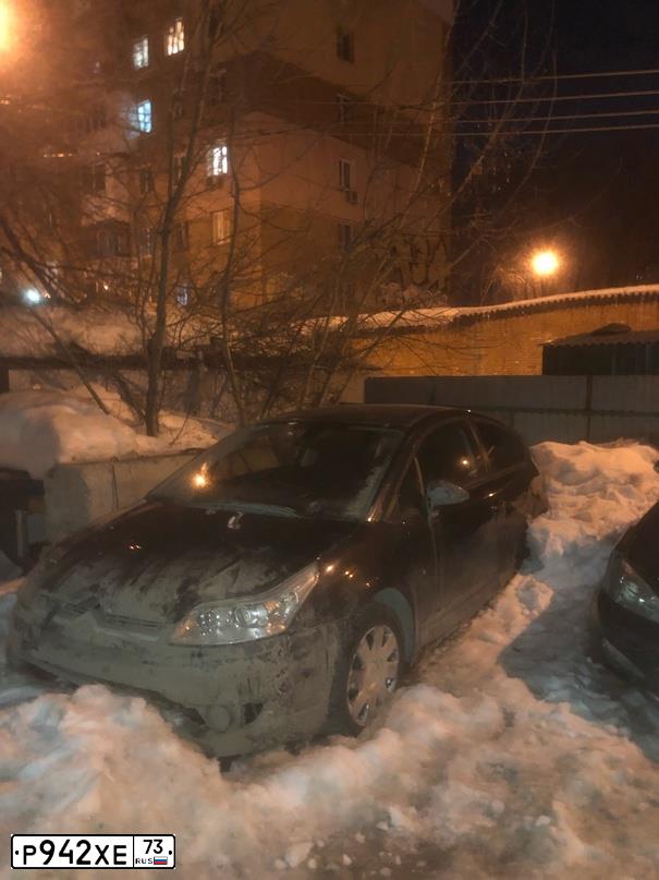 Фото автомобиля CITROEN C4, 2006 — госномер К147НМ177. Цвет: ЧЕРНЫЙ