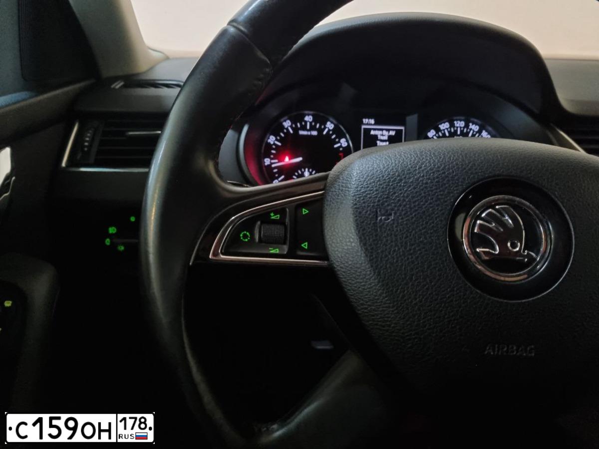 Фото автомобиля ШКОДА OCTAVIA, 2014 — госномер В703ОЕ51. Цвет: Серый