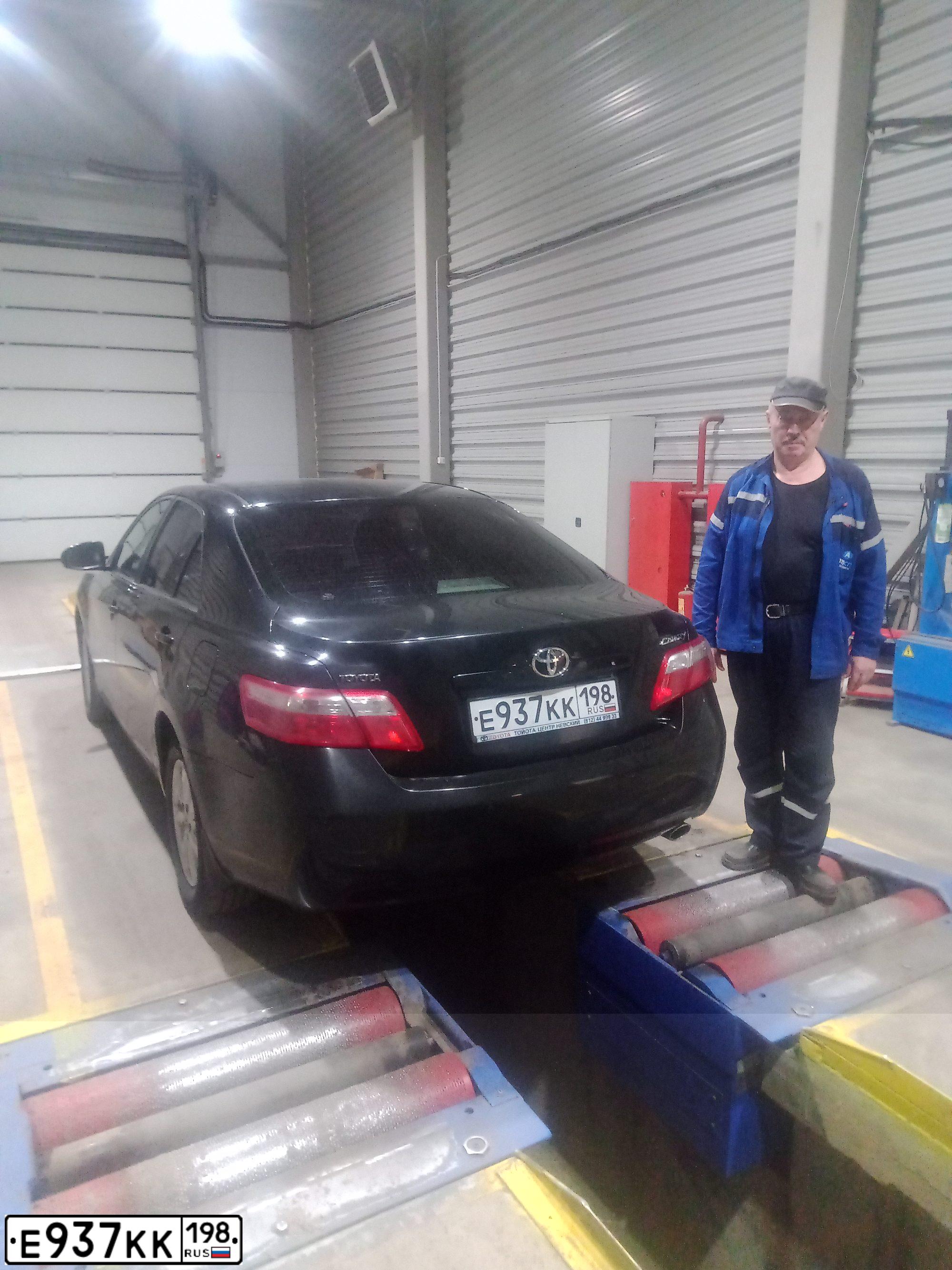 Фото автомобиля TOYOTA CAMRY, 2009 — госномер Н352ВВ178. Цвет: ЧЕРНЫЙ