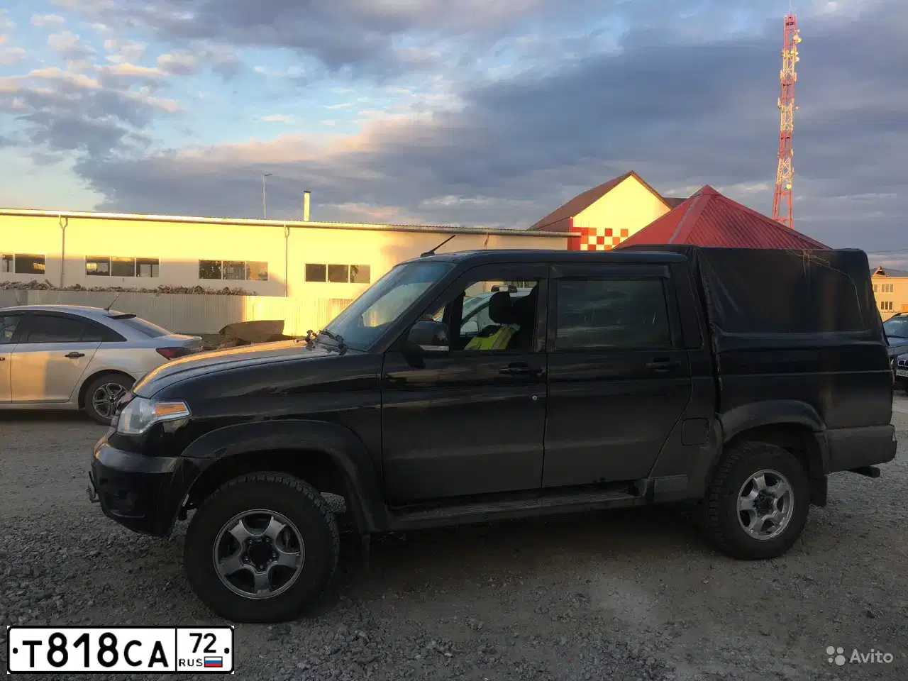 Фото автомобиля UAZ 2363 PICKUP, 2016 — госномер Т818ОА72. Цвет: ЧЕРНЫЙ