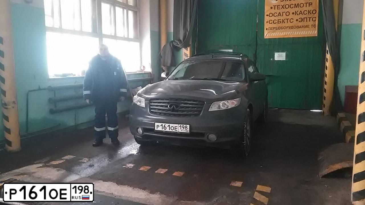 Фото автомобиля INFINITI QX70 /FX/, 2005 — госномер С012СТ178. Цвет: СЕРЫЙ