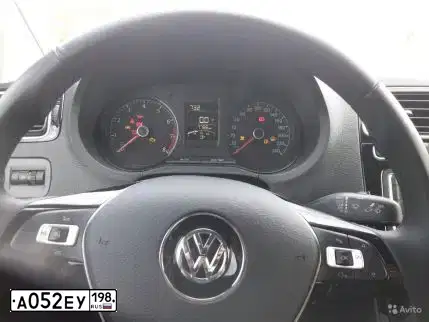 Фото автомобиля VOLKSWAGEN POLO, 2017 — госномер А052ЕУ198. Цвет: БЕЛЫЙ