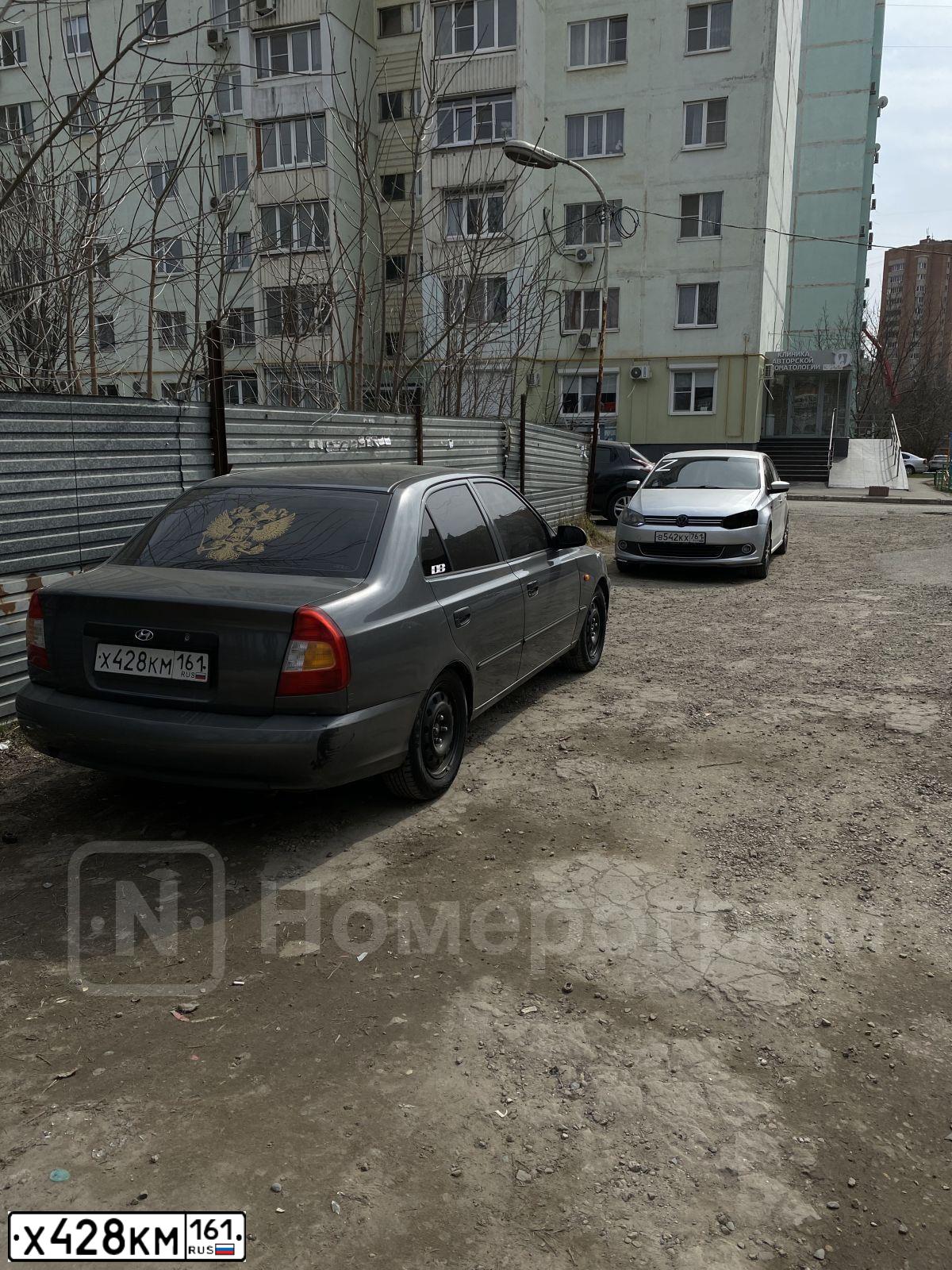 Фото автомобиля TAGAZ ACCENT, 2002 — госномер Х428КМ161. Цвет: СЕРЫЙ