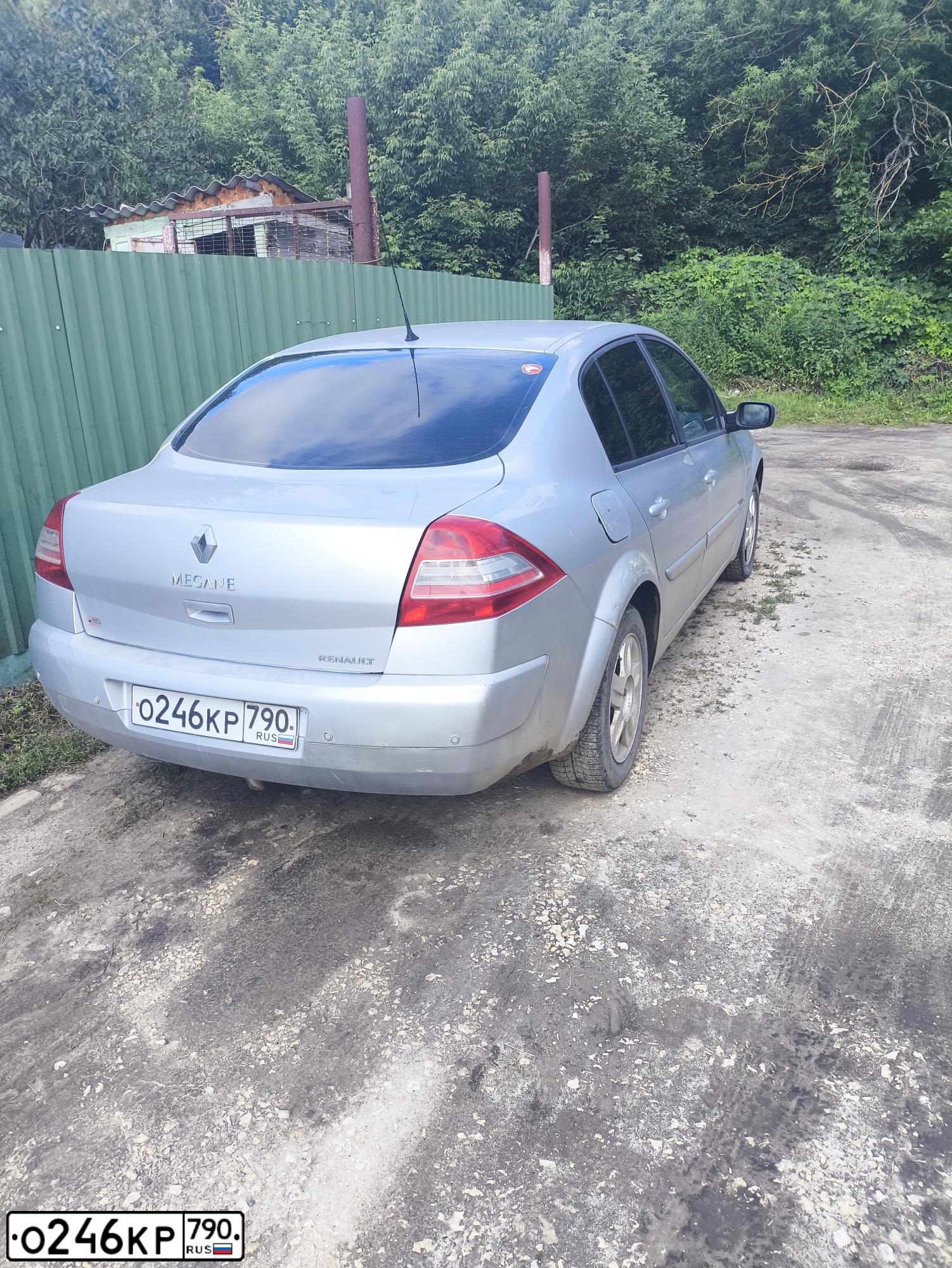 Фото автомобиля RENAULT MEGANE, 2007 — госномер О246КР790. Цвет: Светло-Серо-Голубой