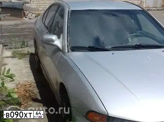 Фото автомобиля MITSUBISHI GALANT, 2002 — госномер В090ХТ64. Цвет: серебристый