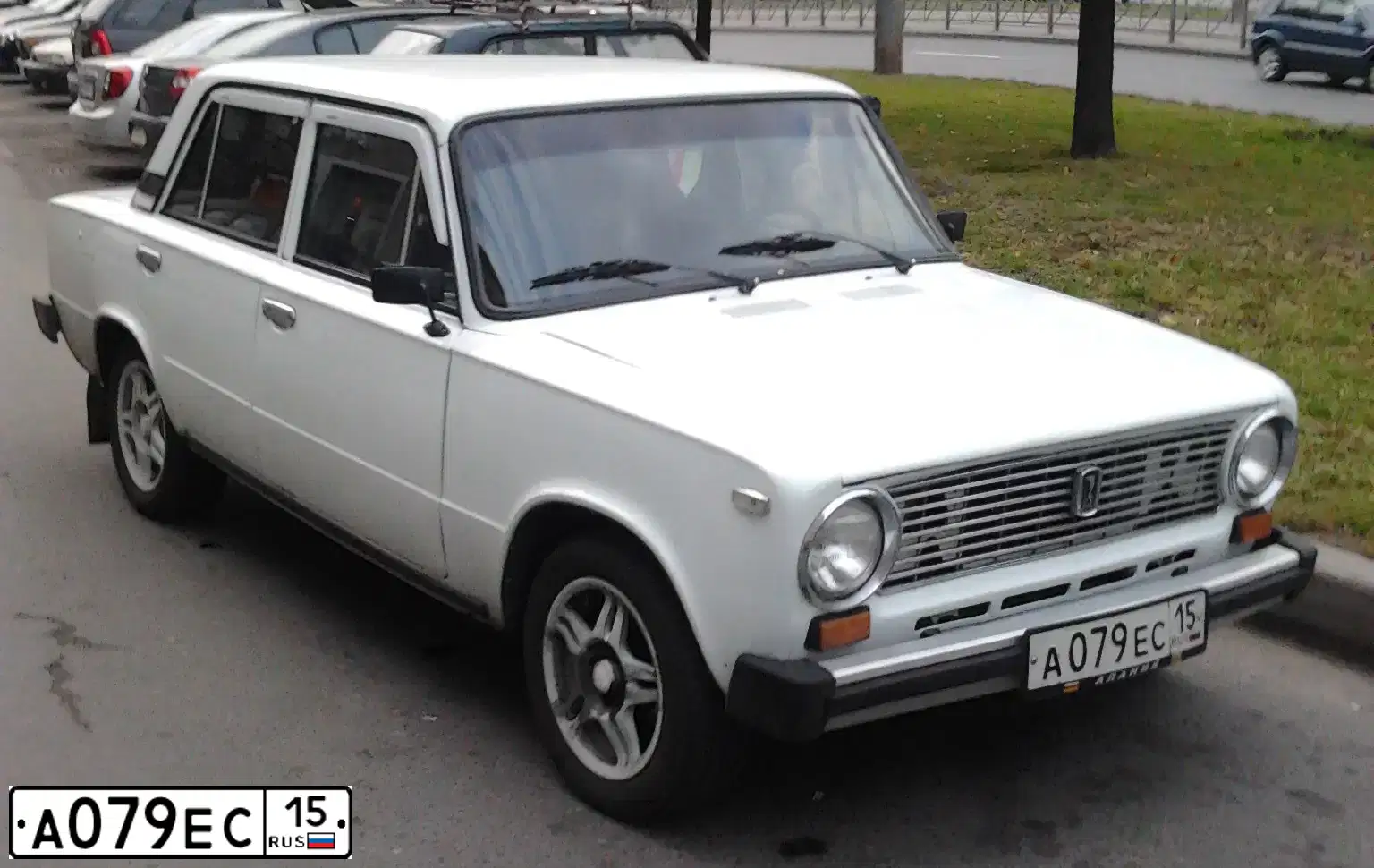 Фото автомобиля LADA 2101, 1984 — госномер А079ЕС15. Цвет: Белый