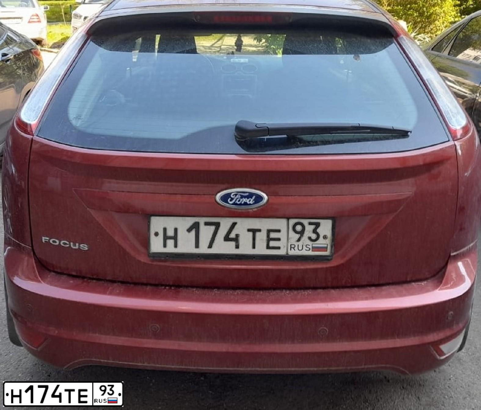 Фото автомобиля FORD FOCUS, 2010 — госномер Н174ТЕ93. Цвет: КРАСНО-ОРАНЖЕВЫЙ