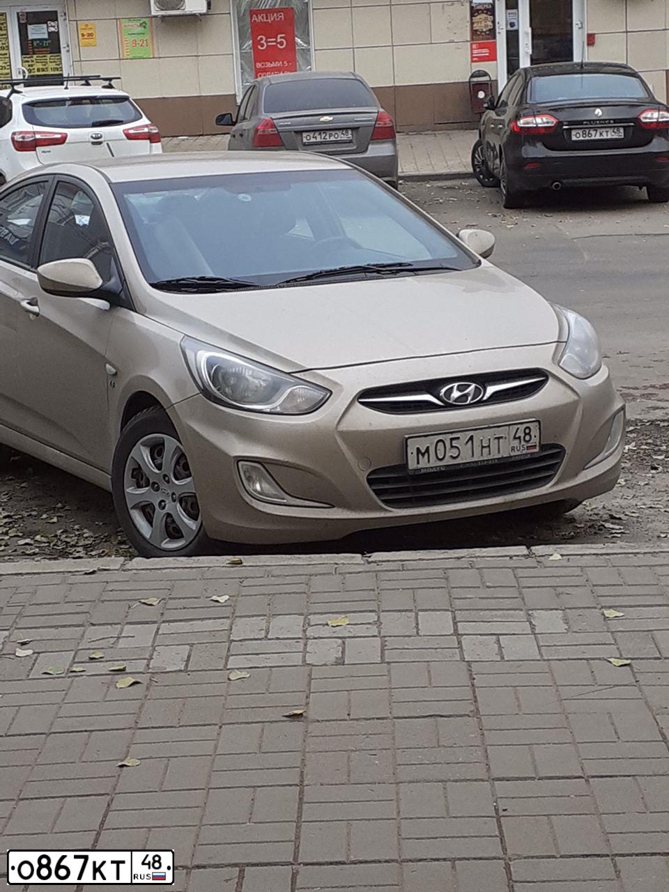 Фото автомобиля RENAULT FLUENCE, 2010 — госномер О867КТ48. Цвет: ЧЕРНЫЙ