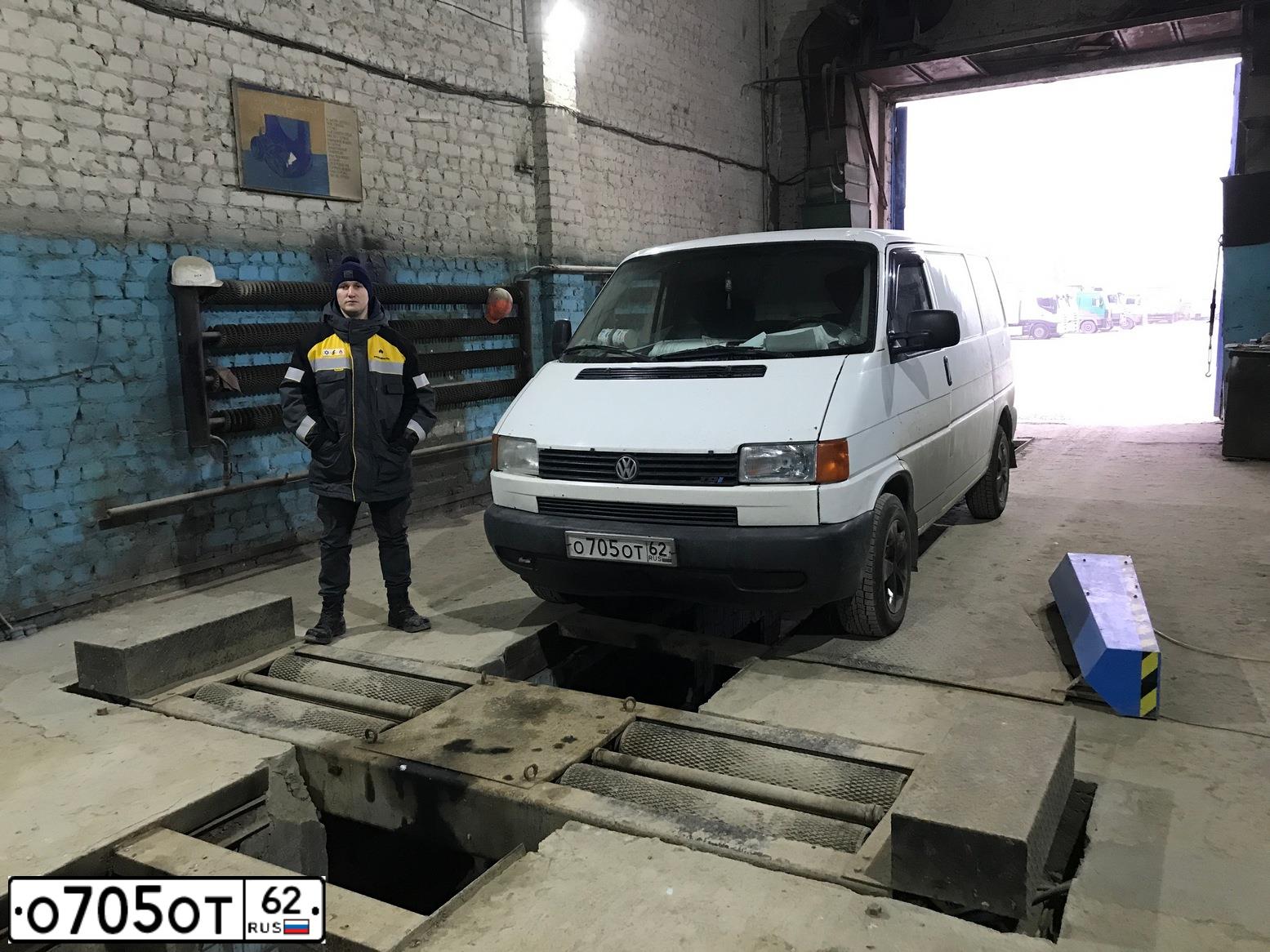 Фото автомобиля VOLKSWAGEN TRANSPORTER, 1999 — госномер О705ОТ62. Цвет: БЕЛЫЙ