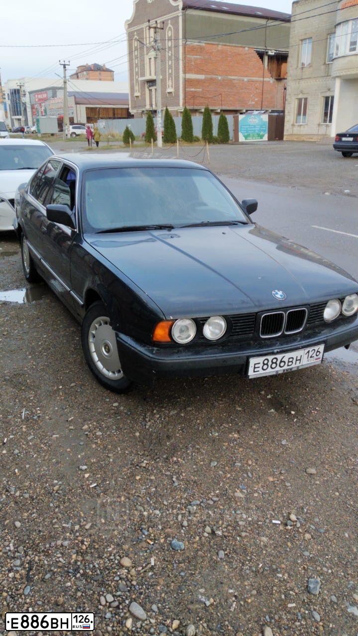 Фото автомобиля BMW SERIE 5, 1988 — госномер Е886ВН126. Цвет: ЧЕРНЫЙ